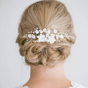 Pettine per Capelli da Sposa Fatto a Mano con Fiori Bianchi Elegante Copricapo da Sposa in Lega di Cristallo Perla Artificialto