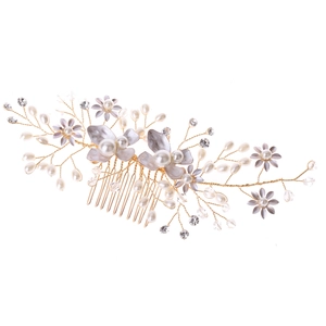 Eleganter Brauthaarkamm mit Golddraht, Perlen, Straß und grauen Emaille Blütenblättern