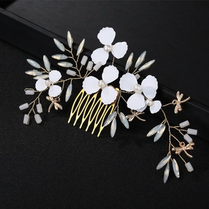 Peigne à Cheveux Mariée Fait Main Alliage Doré Fleurs Blanches Libellule Künstliche Perles Coiffe de Mariage Accessoires Cheveux Fête Femmes