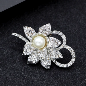 Silver flower shoe buckle with sparkling rhinestones and a central pearl accessory