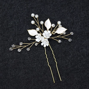 Épingle à cheveux de mariée dorée en U avec fleurs blanches, perles et cristaux