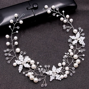 Bandeau de mariée fait main avec perles blanches et cristaux sur fil d'argent souple