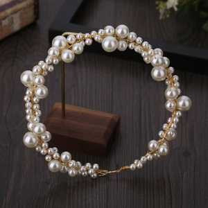 Serre-tête de mariée élégant avec perles faites main et fil de métal doré torsadé