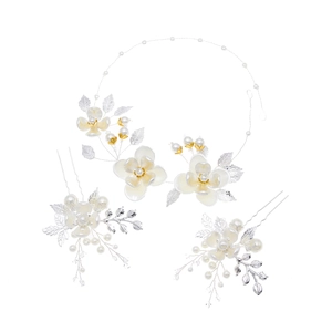 Parure de cheveux mariée avec fleurs blanches, perles et feuilles argentées fait main