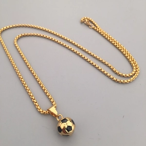 Collana con Ciondolo a Calcio in Acciaio Inossidabile Oro Nero 3D Football Catena Box Hip Hop Gioielli per Appassionati Regalo