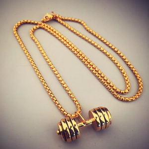 Collar con colgante de mancuerna dorada estilo hip hop y acabado mate para deportistas