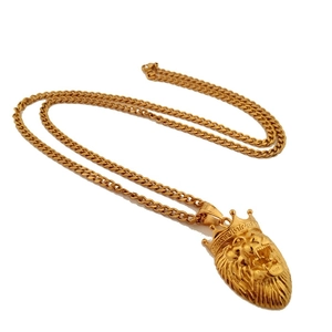 Hip hop gold lion head pendant necklace with crown detail and flat curb chain links
