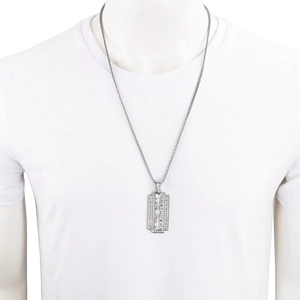 Collier avec pendentif lame de rasoir glacé en plaqué argent et strass micro-pavés
