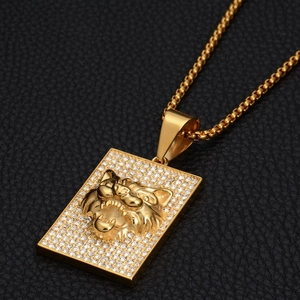 Collier pendentif carré tête de tigre doré avec strass étincelants et chaîne box