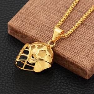 Goldene American-Football-Helm Halskette mit Kleeblatt-Ausschnitt und Gliederkette