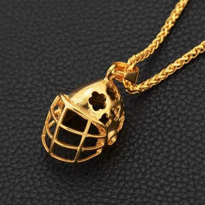 Sportliche Titanstahl Amerikanische Football Helm Anhänger Halskette Für Herren Damen Gold Strass Hohl Helm Schmuck