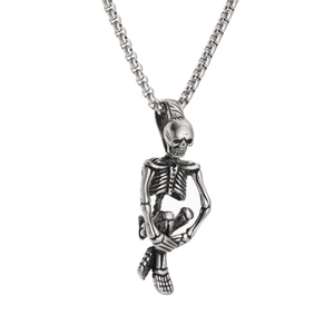Pendentif squelette gothique en acier inoxydable avec finition vintage oxydée pour homme