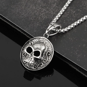 Gothic 3D skull pendant necklace in vintage silver finish with durable box chain for men