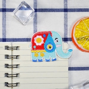 Toppa ricamata a elefante con motivi floreali colorati per decorazione vestiti fai da te