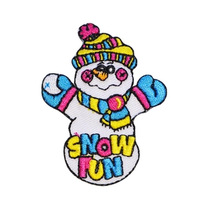 Κεντητό επίραμμα χιονάνθρωπος με κείμενο Snow Fun για αξεσουάρ ρούχων DIY