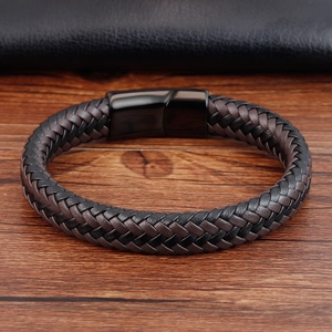 Bracelet tressé pour homme en cuir noir et gris avec fermoir magnétique en métal poli