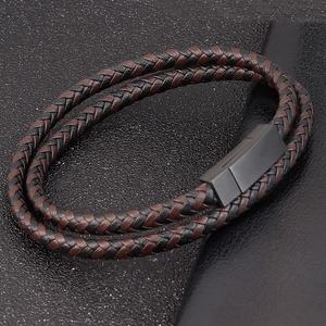 Bracelet double couche en cuir tressé pour homme avec rayures noires et brunes et fermoir aimanté
