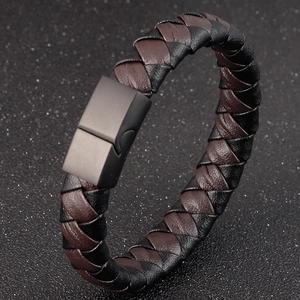 Bracelet pour homme en cuir tressé noir et marron avec fermoir magnétique en métal
