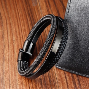Bracciale multistrato da uomo in pelle nera intrecciata con chiusura in metallo opaco