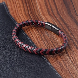 Bracelet tressé en cuir pour hommes avec tissage rouge et noir et fermoir magnétique noir