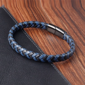 Bracelet pour homme en cuir tressé bleu et noir avec fermoir magnétique noir mat