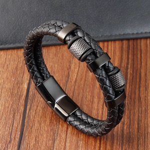 Herren Retro Titanstahl Mehrlagiges Geflochtenes Rindsleder Armband Mit Magnetverschluss Geometrischer Punk-Stil Handschmuck