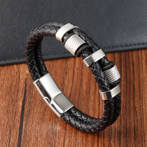 Herren Armband aus geflochtenem Leder mit Edelstahlelementen und sicherem Magnetverschluss