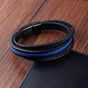 Mehrlagiges Herrenarmband aus schwarzem und blauem Leder mit mattem Magnetverschluss aus Metall