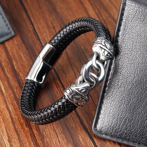 Bracelet tressé pour homme en cuir noir avec charme en métal et fermoir magnétique