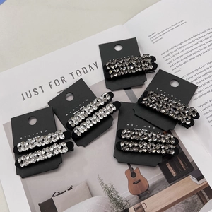 Lot de barrettes élégantes en cristal tchèque argenté et gris fumé sur carte