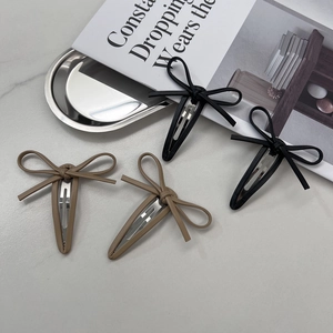Minimalist leather bow BB hair clips in black and khaki for stylish hair styling