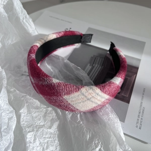 Serre-tête français en tissu écossais rouge à texture épaisse pour look de Noël
