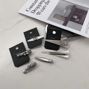 Coffret de barrettes à cheveux en métal argenté avec strass, formes cœur et étoile
