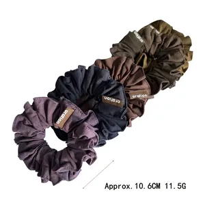 Lot de quatre chouchous plissés en tissu aux tons terreux discrets pour la coiffure quotidienne