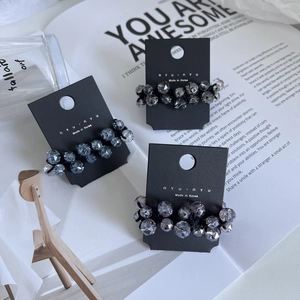 Lot de chouchous perlés en cristal étincelant, gris, bleu et violet sur cartes de vente