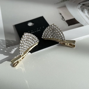 Barrettes élégantes style coréen avec strass scintillants sur base en métal doré
