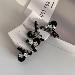 Three-piece set of black acetate hair clips with elegant white pearl floral decorations