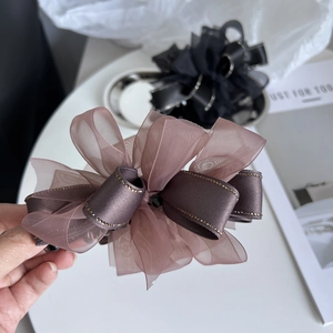 Barrette banane coréenne en tulle avec nœud et perles dorées en rose et noir chic