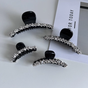 Set di quattro fermagli per capelli in resina nera con brillanti strass cechi per acconciature