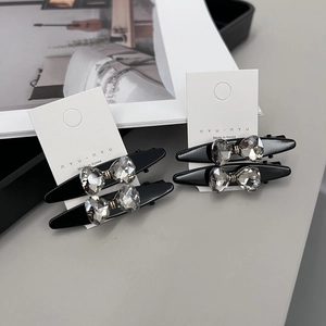 Lot de 4 élégantes barrettes à cheveux noires avec nœuds en cristaux strass en forme de cœur