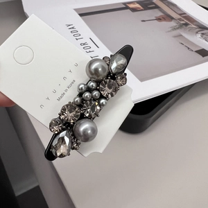 Elegant duckbill hair clip with grey pearls and sparkling rhinestones in Korean style