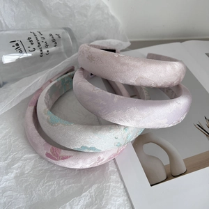 Elegant Chinese style embroidered satin headband with retro floral jacquard texture