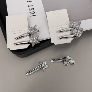 Barrettes à cheveux argentées avec étoile et double cœur serties de strass brillants