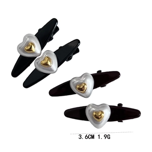 Set de 4 barrettes cœur avec perles et touches dorées en bordeaux et noir