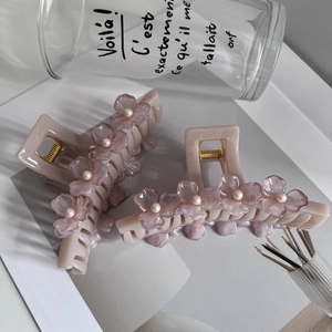Floral acrylic hair claw clips with pink flowers and pearls for women's hair styling