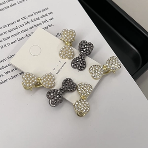 Set di fermagli per capelli a fiocco con perle e strass su base in metallo elegante