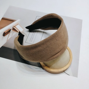 Classic khaki wide-brimmed knitted headband with ribbed texture in French retro style