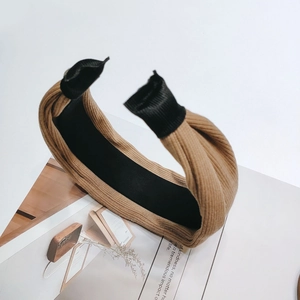 Detail showing the brown ribbed fabric texture and non-slip lining of this wide headband
