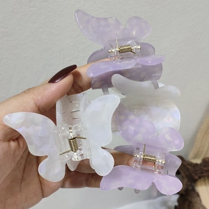 Détails de pinces à cheveux papillon aux finitions blanc et violet irisé brillant