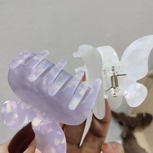 Pinces à cheveux papillon élégantes en acétate irisé, coloris violet et blanc